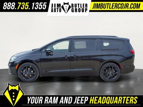 New 2026 Chrysler Pacifica Select w/ S Appearance Package image 2