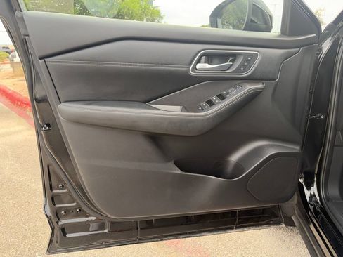 Used 2025 Nissan Rogue Platinum w/ Platinum Premium Package FWD image 19