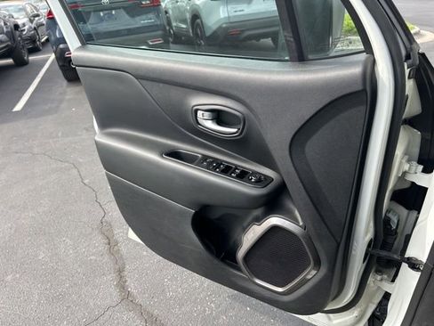 Used 2023 Jeep Renegade Latitude image 26