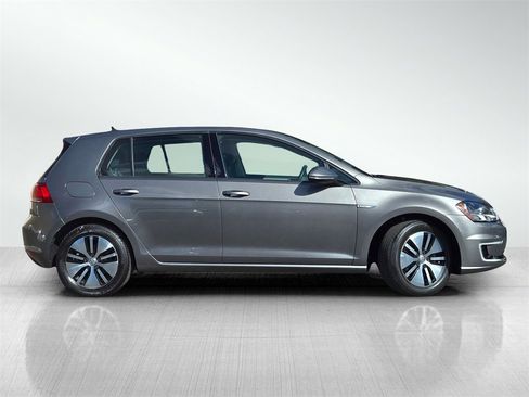 Used 2016 Volkswagen e-Golf SE w/ DC Fast Charging Package image 3
