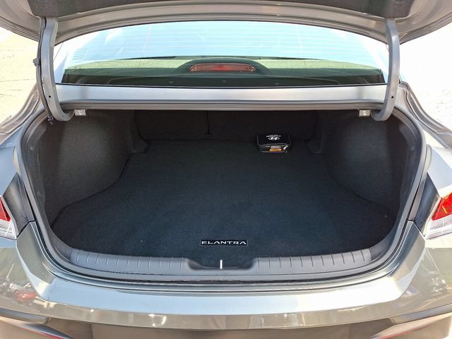 Certified 2025 Hyundai Elantra SEL FWD image 28
