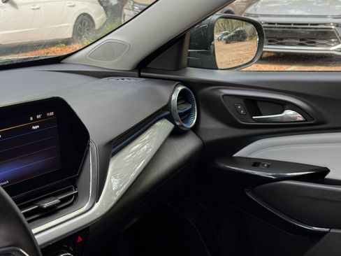 Used 2025 Chevrolet Trax LT w/ LT Convenience Package image 30