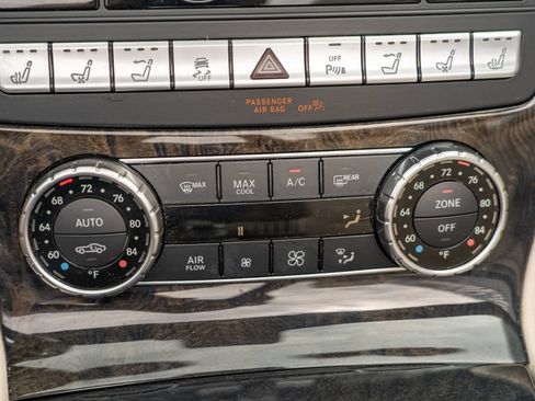 Used 2013 Mercedes-Benz SL 550 image 26