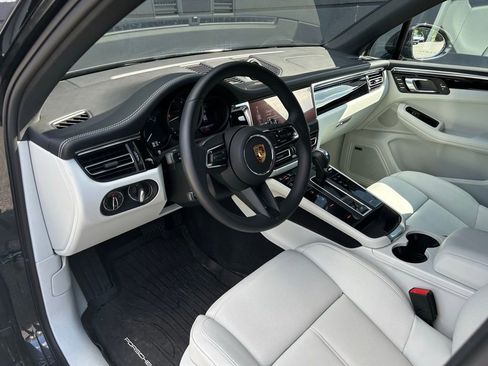 Certified 2026 Porsche Macan image 4
