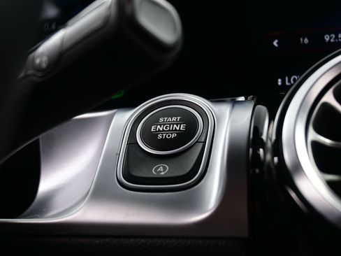 Used 2022 Mercedes-Benz GLB 250 4MATIC image 23