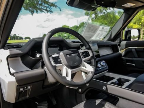 Used 2025 Land Rover Defender 110 X-Dynamic SE AWD/4WD image 3