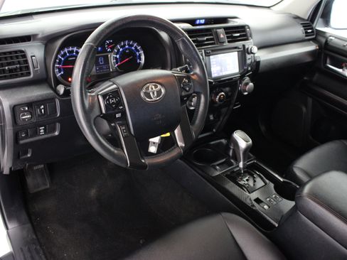 Used 2018 Toyota 4Runner TRD Off-Road Premium AWD/4WD image 13