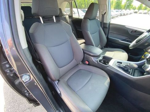 Used 2025 Toyota RAV4 LE AWD/4WD image 25