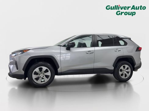 Used 2022 Toyota RAV4 LE FWD image 2