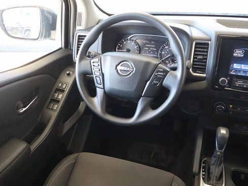Used 2022 Nissan Frontier SV image 18