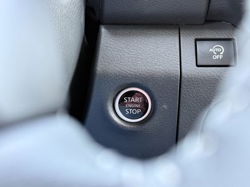 Used 2025 Nissan Frontier SV w/ SV Convenience Package image 4