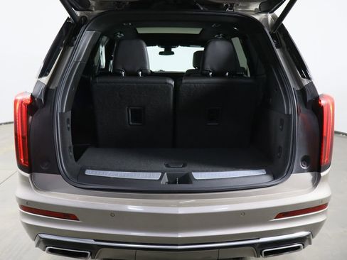Used 2022 Cadillac XT6 Premium Luxury image 19