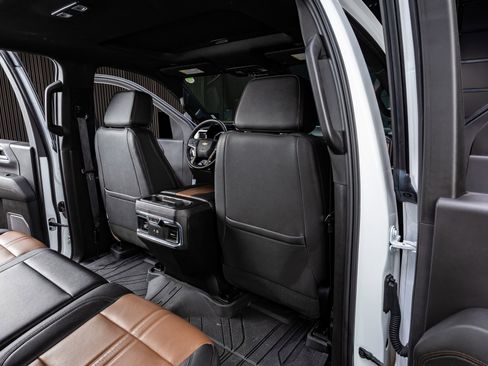 Used 2024 Chevrolet Silverado 2500 High Country w/ Technology Package image 31