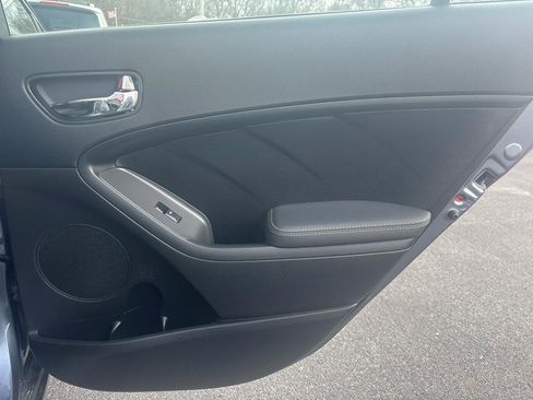 Used 2018 Kia Forte S image 19