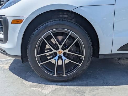 Used 2022 Porsche Macan AWD/4WD image 10