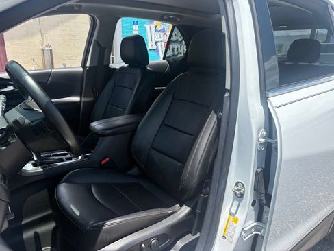 Used 2018 Chevrolet Equinox Premier FWD image 9