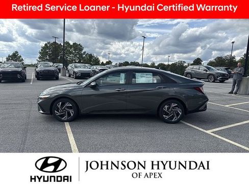 Certified 2025 Hyundai Elantra Sport image 17