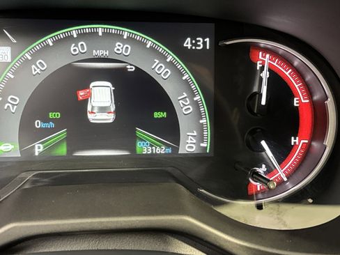 Used 2025 Toyota RAV4 XLE image 21