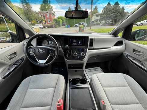 Used 2016 Toyota Sienna LE FWD image 15