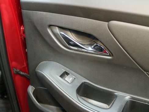 Used 2023 Chevrolet Traverse LT image 12