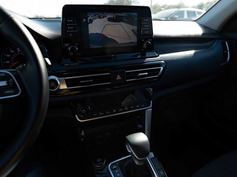 Used 2023 Kia Seltos S image 16