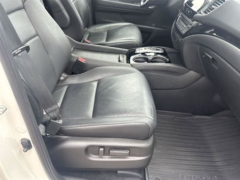 Used 2019 Honda Pilot Touring image 17