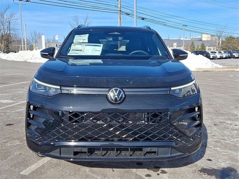 New 2026 Volkswagen Tiguan SE R-Line image 2