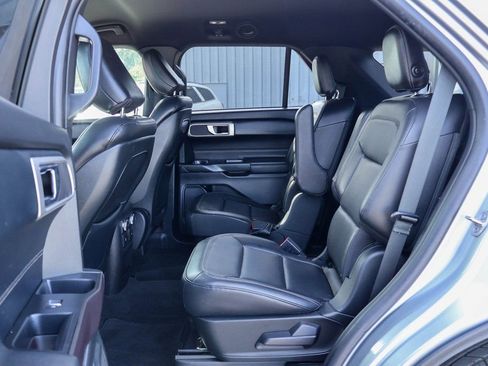 Used 2020 Ford Explorer XLT w/ Equipment Group 202A image 9