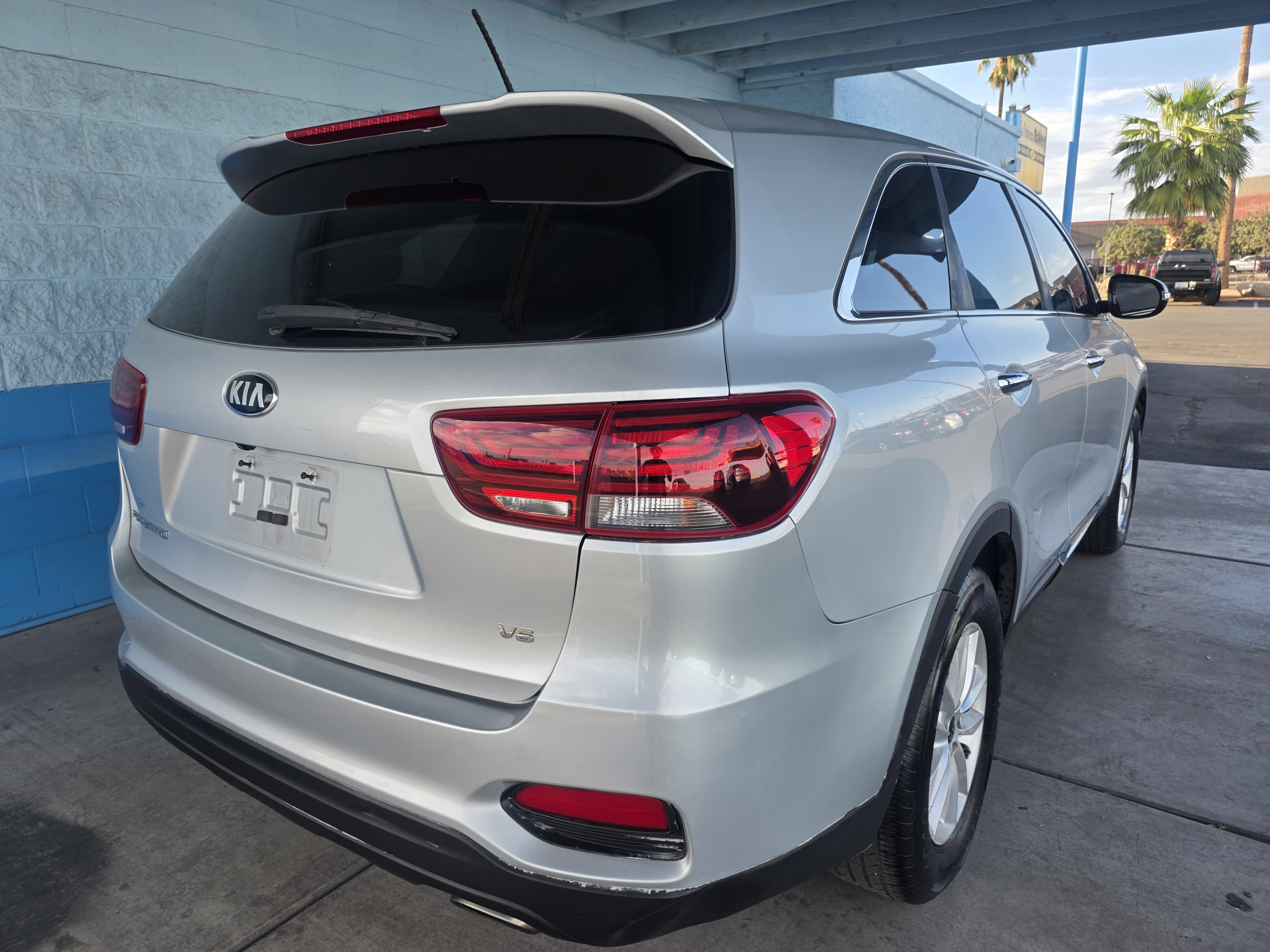 Used 2019 Kia Sorento FWD V6 image 3