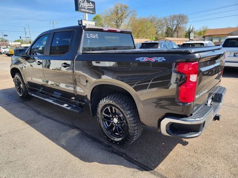 Used 2021 Chevrolet Silverado 1500 LT AWD/4WD image 5