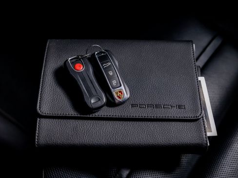 Used 2021 Porsche Cayenne AWD/4WD image 31