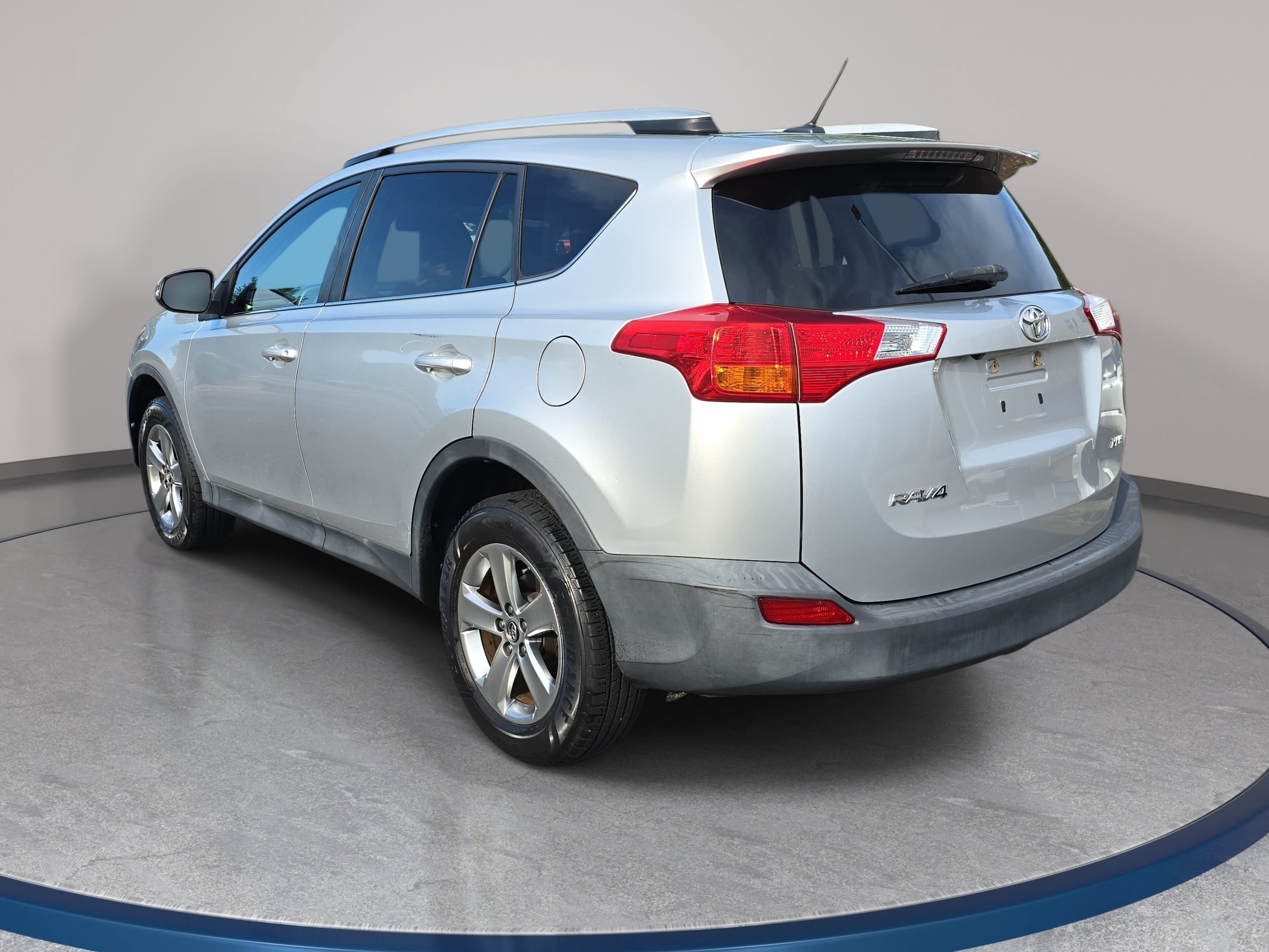 Used 2015 Toyota RAV4 XLE FWD image 7