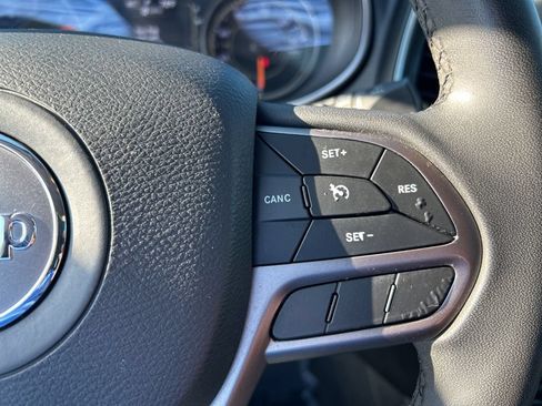 Used 2020 Jeep Cherokee Latitude Plus AWD/4WD image 42