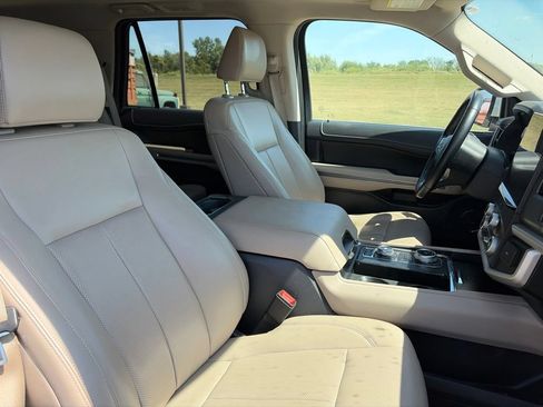 Used 2023 Ford Expedition XLT AWD/4WD image 6