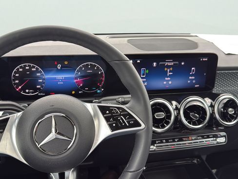 Certified 2026 Mercedes-Benz GLB 250 4MATIC image 14