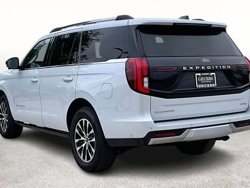 Used 2025 Ford Expedition Platinum image 2