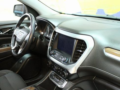 Used 2020 GMC Acadia SLE image 10