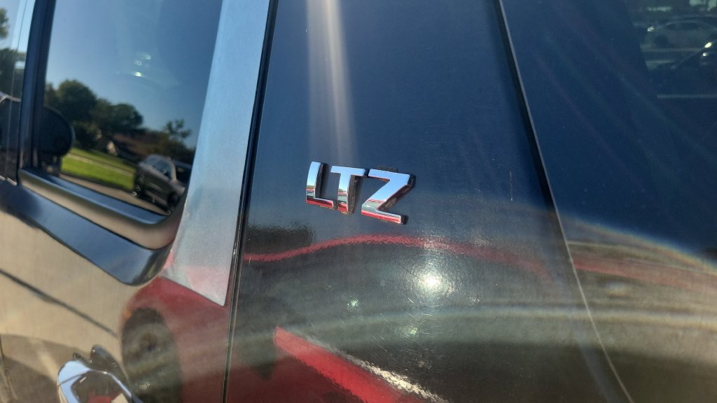 Used 2008 Chevrolet Suburban LTZ w/ LTZ Preferred Equipment Group RWD image 11