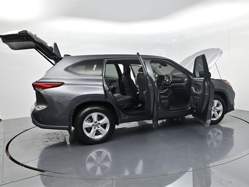 Used 2023 Toyota Highlander L image 58