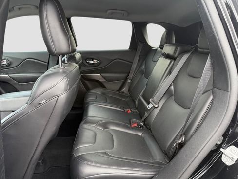 Used 2020 Jeep Cherokee Limited image 24