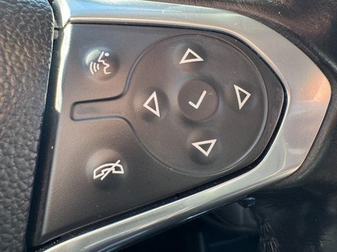 Used 2020 Chevrolet Traverse LT image 22