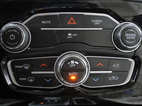 Used 2023 Chrysler 300 Touring RWD image 16