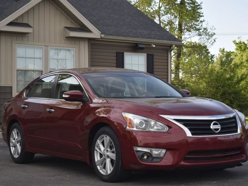 Used 2015 Nissan Altima 2.5 SV w/ Convenience Package FWD image 4