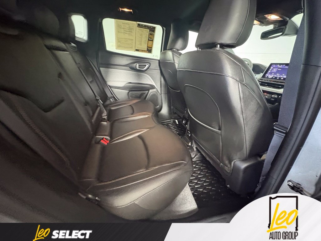 Used 2024 Jeep Compass Latitude AWD/4WD image 9