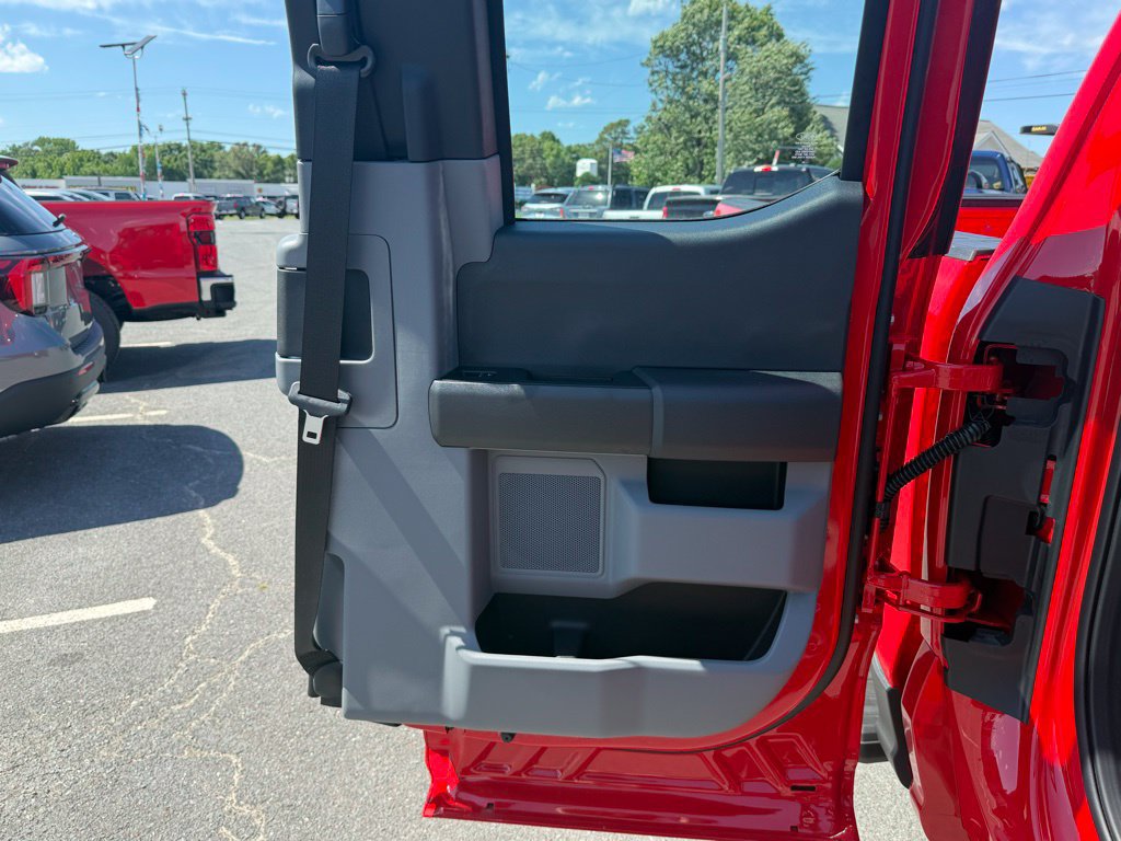 New 2025 Ford F250 XL w/ 360-Degree Camera Package RWD image 34
