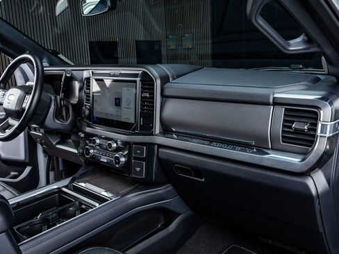 Used 2025 Ford F250 Platinum w/ FX4 Off-Road Package image 15