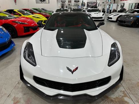 Used 2015 Chevrolet Corvette Z06 w/ 3LZ Preferred Equipment Group RWD image 20