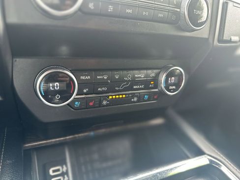 Used 2019 Ford Expedition Limited w/ Equipment Group 302A AWD/4WD image 17