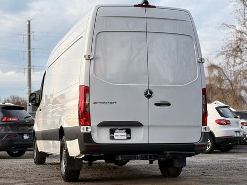 Used 2022 Mercedes-Benz Sprinter 2500 image 3