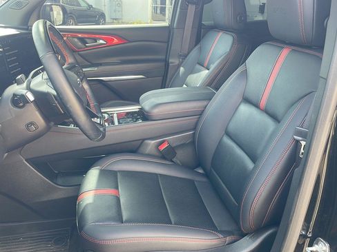 Used 2025 Chevrolet Traverse RS w/ LPO, Floor Liner Package FWD image 6